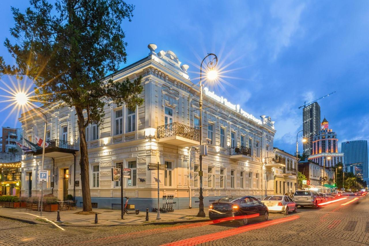 Boulevard Hotel