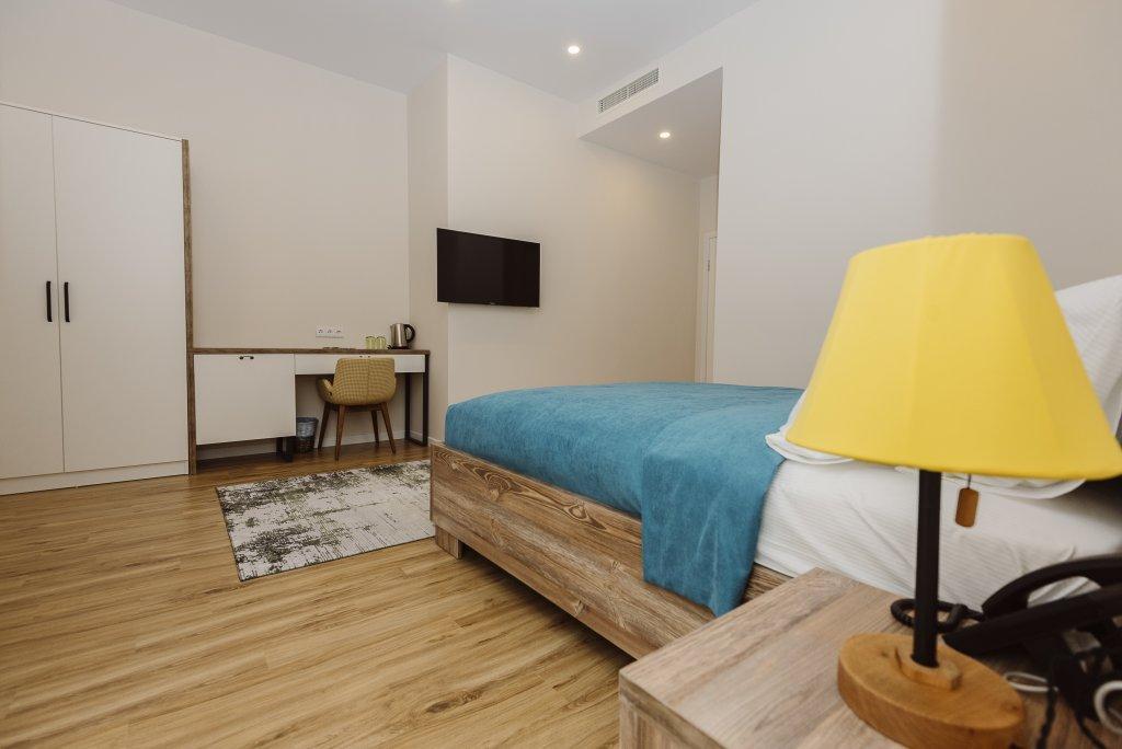 Boulevard Hotel